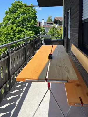 Ein Balkon oder eine Terrasse in der Unterkunft Designer-Oberstüberl mit Seeblick auf den Chiemsee & Alpenpanorama