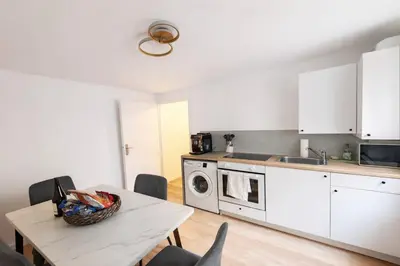 Küche/Küchenzeile in der Unterkunft Munich Premium Guesthouse-2