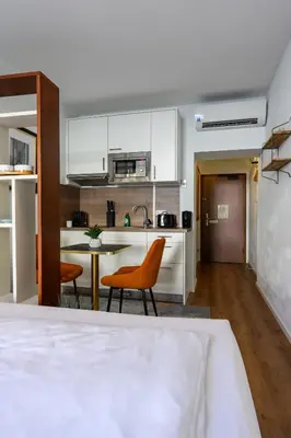 Küche/Küchenzeile in der Unterkunft Munich Furnished Apartments