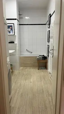 Ein Badezimmer in der Unterkunft Modern & Cozy Apartment Münchner Freiheit with Balcony