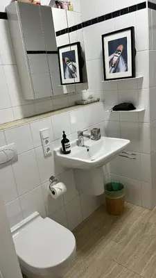 Ein Badezimmer in der Unterkunft Modern & Cozy Apartment Münchner Freiheit with Balcony