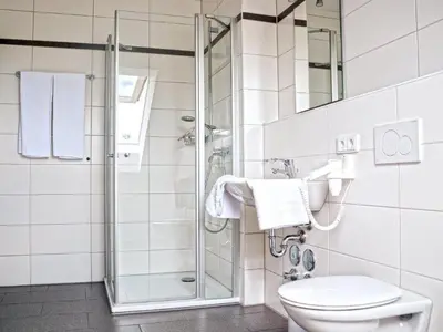 Ein Badezimmer in der Unterkunft Apparthotel Ampertal