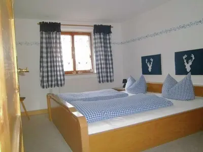 Ein Bett oder Betten in einem Zimmer der Unterkunft Bayerischer Rückzugsort in der Nähe des Chiemsees