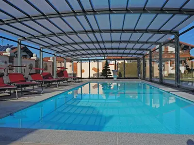 Der Swimmingpool an oder in der Nähe von Stylish Apartment in Feldwies