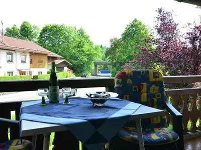 Ein Garten an der Unterkunft Ländliche Ferienwohnung, Bad Bayersoien