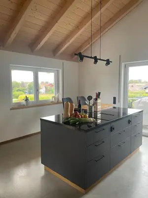 Küche/Küchenzeile in der Unterkunft Grüne Gams - Neubau Designwohnung mit 2 Balkonen