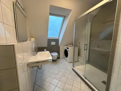 Ein Badezimmer in der Unterkunft Grand Suite - Perfekt für 6-8! Parken Flughafen
