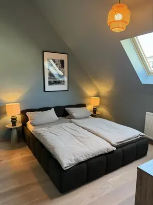 Ein Bett oder Betten in einem Zimmer der Unterkunft Zentrales Dachgeschoss-Apartment Augustenstraße