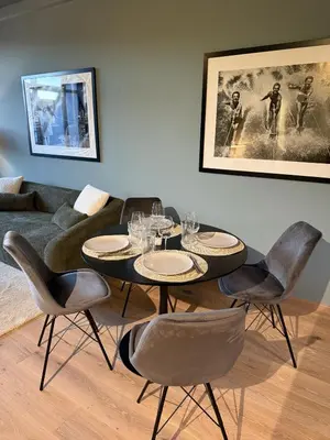 Ein Sitzbereich in der Unterkunft Zentrales Dachgeschoss-Apartment Augustenstraße