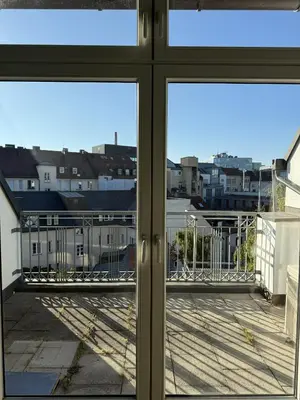 Ein Balkon oder eine Terrasse in der Unterkunft Zentrales Dachgeschoss-Apartment Augustenstraße