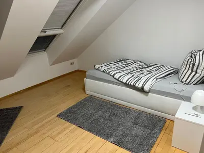 Ein Bett oder Betten in einem Zimmer der Unterkunft Dachgeschoss Wohnung