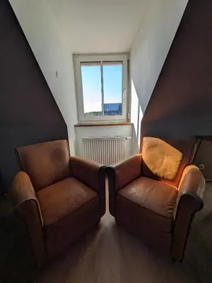 Ein Sitzbereich in der Unterkunft sonniges Dachgeschoss am münchner Stadtrand