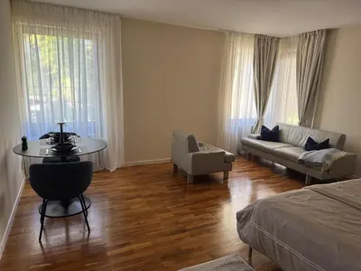 Ein Sitzbereich in der Unterkunft 30 min from Munich & S-Bahn apartment with garden