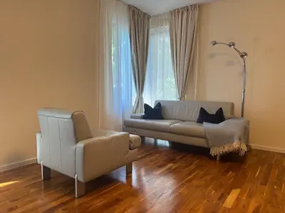 Ein Sitzbereich in der Unterkunft 30 min from Munich & S-Bahn apartment with garden