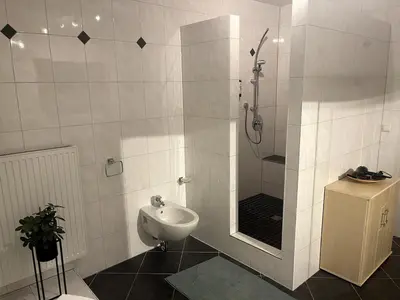 Ein Badezimmer in der Unterkunft Traumhafte Gartenwohnung