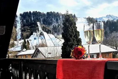 Ein allgemeiner Bergblick oder ein Berglick von der Ferienwohnung aus