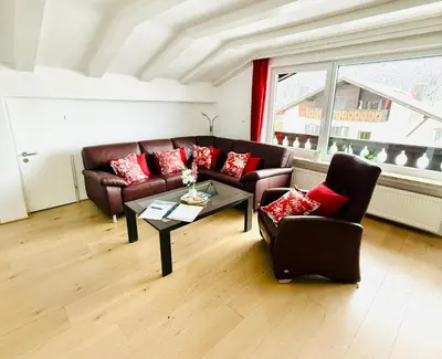 Ein Sitzbereich in der Unterkunft Ferienwohnung Spitzenblick Gentes
