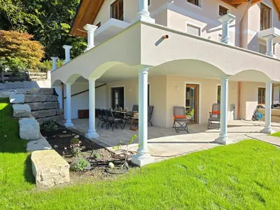 Ein Garten an der Unterkunft Ferienwohnung am Eichberg