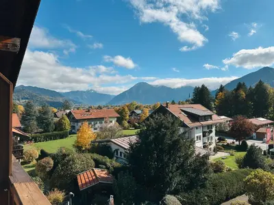 Ein allgemeiner Bergblick oder ein Berglick von der Ferienwohnung aus