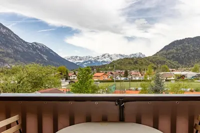 Ein allgemeiner Bergblick oder ein Berglick von der Ferienwohnung aus