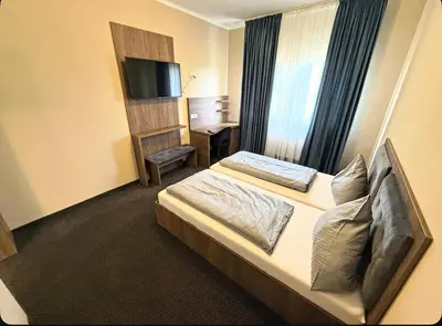 Ein Bett oder Betten in einem Zimmer der Unterkunft Art Hotel