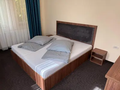 Ein Bett oder Betten in einem Zimmer der Unterkunft Art Hotel