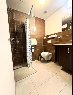 Ein Badezimmer in der Unterkunft Art Hotel