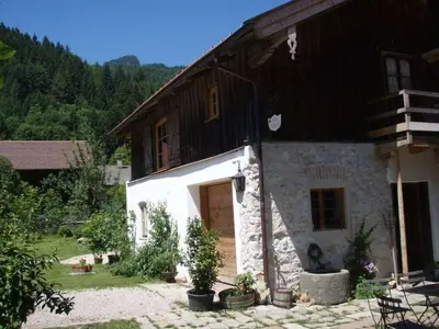 Ein allgemeiner Bergblick oder ein Berglick von des Ferienhauses aus