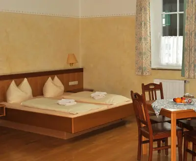 Ein Bett oder Betten in einem Zimmer der Unterkunft Gasthof Kampenwand Aschau