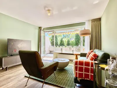 TV/Unterhaltungsangebot in der Unterkunft Snug Stays 8 - ruhige Toplage Seeblick Design-Wohnung I 3-Zimmer I zentral