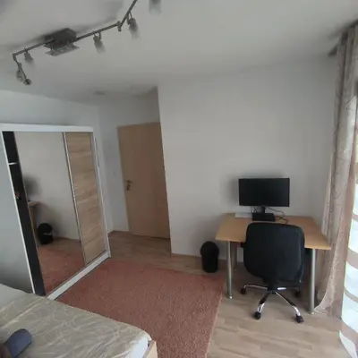 TV/Unterhaltungsangebot in der Unterkunft Bahnhofs-und Zentrumsnahe schöne 2-Zimmer Wohnung