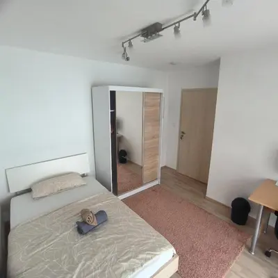 Ein Bett oder Betten in einem Zimmer der Unterkunft Bahnhofs-und Zentrumsnahe schöne 2-Zimmer Wohnung