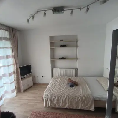 Ein Bett oder Betten in einem Zimmer der Unterkunft Bahnhofs-und Zentrumsnahe schöne 2-Zimmer Wohnung