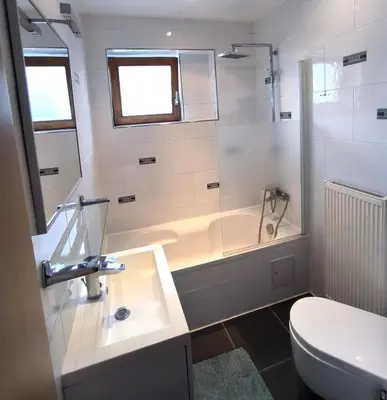 Ein Badezimmer in der Unterkunft Bahnhofs-und Zentrumsnahe schöne 2-Zimmer Wohnung
