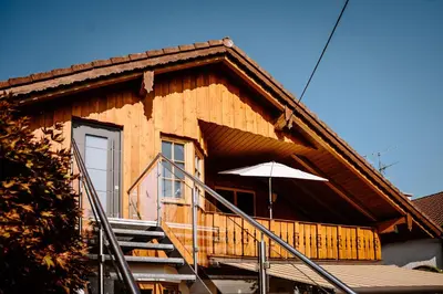 Das Gebäude in dem sich die Ferienwohnung befindet