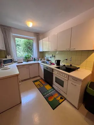 Küche/Küchenzeile in der Unterkunft Zwei Zimmer im Reihenhaus