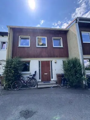 Das Gebäude in dem sich das Privatzimmer befindet