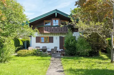 Ein Garten an der Unterkunft Ferienhaus Achendamm