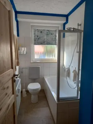Ein Badezimmer in der Unterkunft beim Anderl