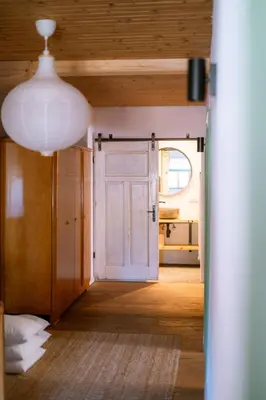 Ein Bett oder Betten in einem Zimmer der Unterkunft Ferienwohnung im Allgäu für Gruppen bis 12 Personen - ALIMA der Hof