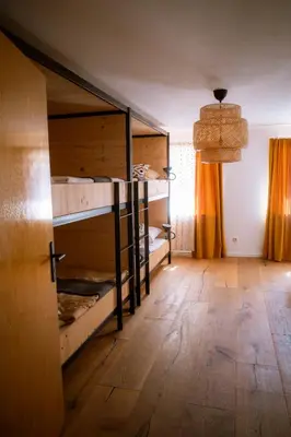 Ein Bett oder Betten in einem Zimmer der Unterkunft Ferienwohnung im Allgäu für Gruppen bis 12 Personen - ALIMA der Hof