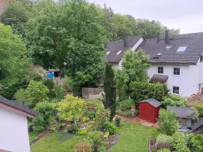 Ein Garten an der Unterkunft Chic apartment between Munich and Lake Starnberg