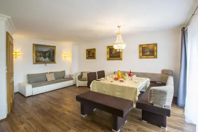 Ein Sitzbereich in der Unterkunft Golden GaPa Central Apartment 4