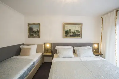 Ein Bett oder Betten in einem Zimmer der Unterkunft Golden GaPa Central Apartment 4