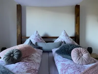 Ein Bett oder Betten in einem Zimmer der Unterkunft Sky bed and wood stove appartment