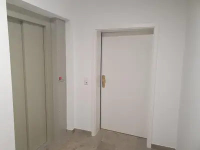 Grundriss der Unterkunft 75m2 lichtdurchflutete 3 Zimmer Souterrain Wohnung in einem Neubau Villa