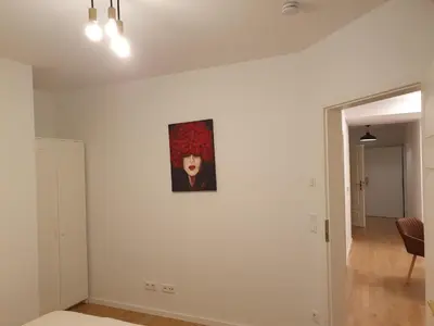 Grundriss der Unterkunft 75m2 lichtdurchflutete 3 Zimmer Souterrain Wohnung in einem Neubau Villa