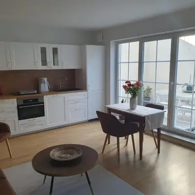 75m2 lichtdurchflutete 3 Zimmer Souterrain Wohnung in einem Neubau Villa