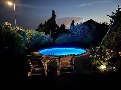 Der Swimmingpool an oder in der Nähe von Wunderschöne, große Gartenwohnung mit 3 Schlafzimmern Nähe Kaufbeuren