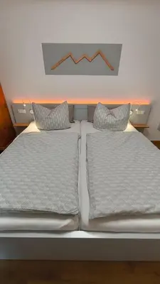 Ein Bett oder Betten in einem Zimmer der Unterkunft Ferienwohnung Schmidmayer